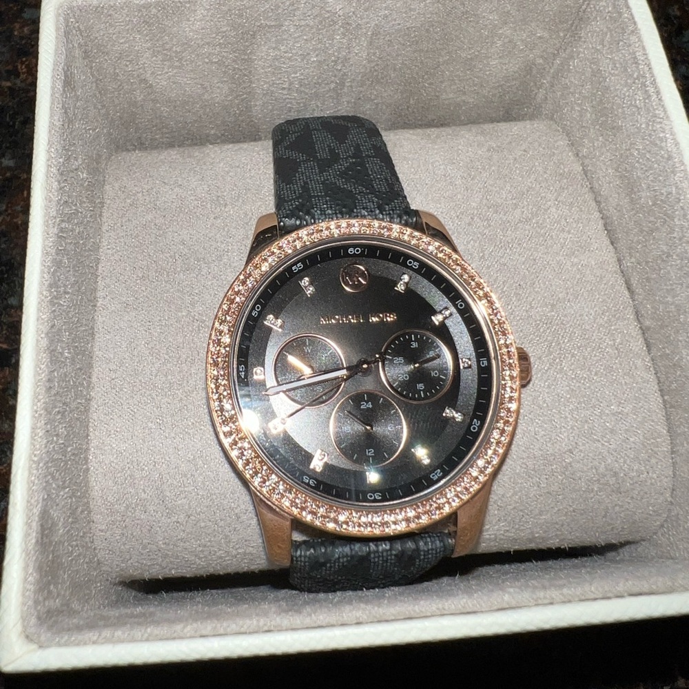 Mk Watch - image 1